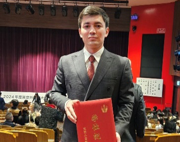 同窓生エッセイのエルガシェウ・シャフゾドさん