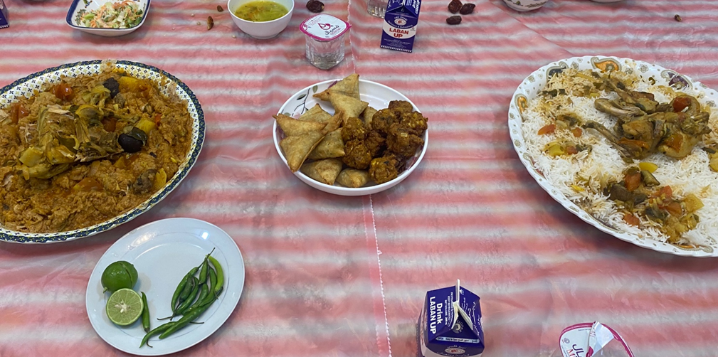 オマーンにて、ラマダンの断食明けのイフタールと呼ばれる夕飯のメニュー