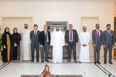 UAEフジャーイラ首長国の皇太子公邸にて。左から4番目。