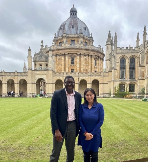 オールソウルズカレッジにて、国際法グループのダポ・アカンデ教授と