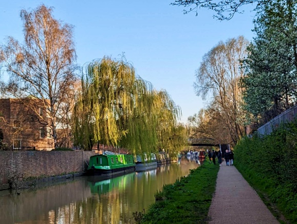 私の普段のランニングコースであるオックスフォード運河の秋と冬の様子